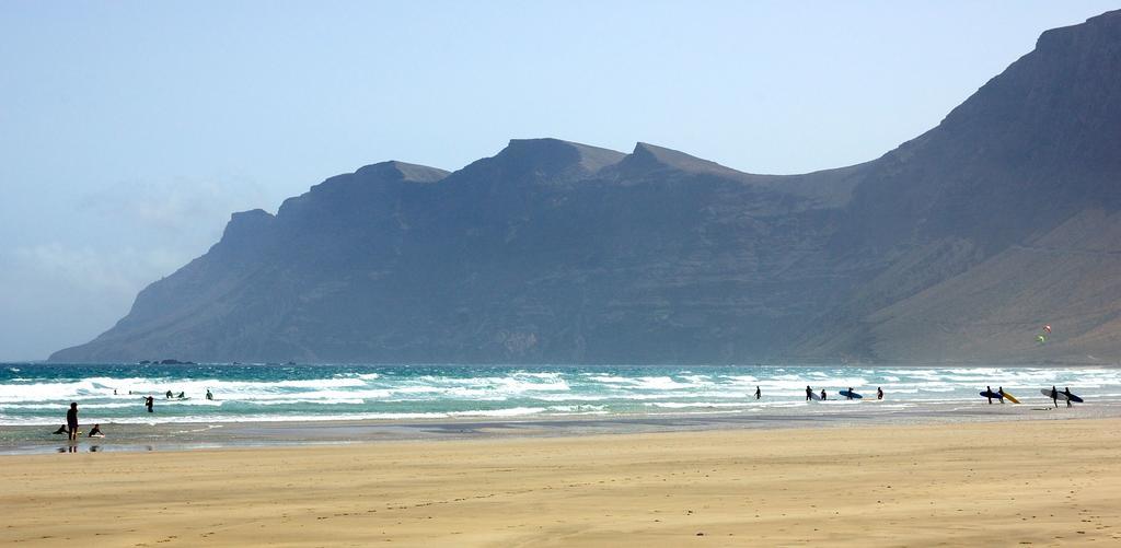 Absolute Beachfront Apartment Famara Habitación foto