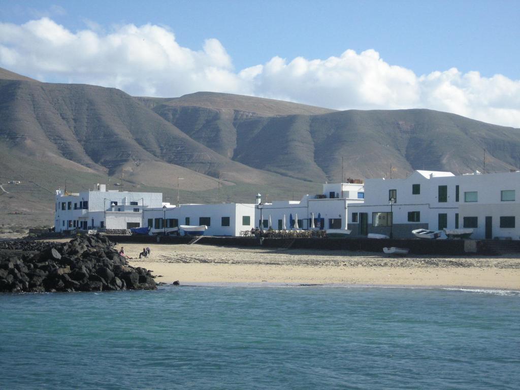 Absolute Beachfront Apartment Famara Habitación foto