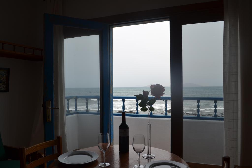 Absolute Beachfront Apartment Famara Exterior foto
