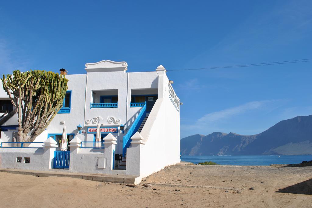 Absolute Beachfront Apartment Famara Exterior foto