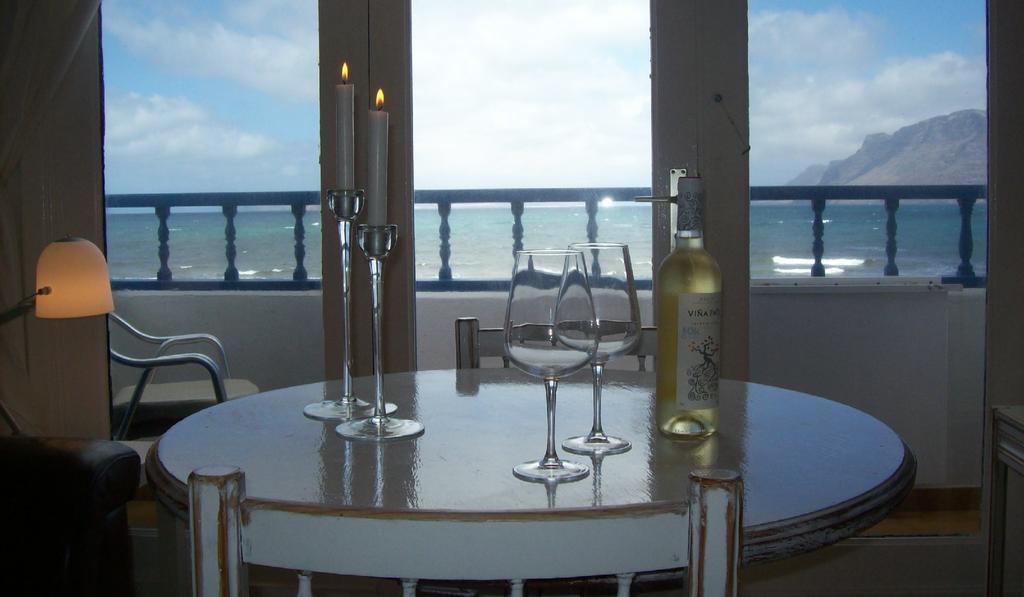 Absolute Beachfront Apartment Famara Exterior foto